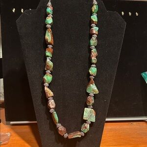 NATIVE AMERICAN Elegant Green and Brown  Necklace